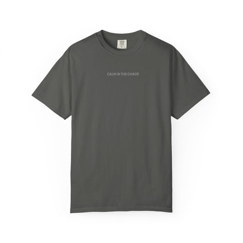 Calm in the Chaos T-skjorte — Minimalistisk, inspirerende tee